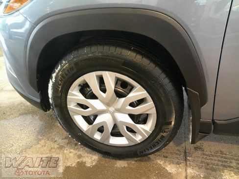 Used 2023 Toyota Corolla Cross L image 9