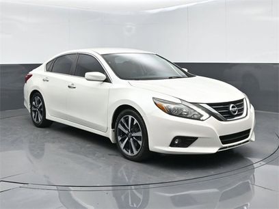 Used 2016 Nissan Altima 2.5 SR w/ LED Appearance Package