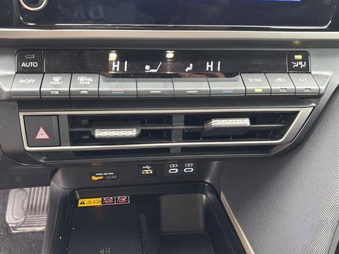 Used 2025 Toyota Camry LE FWD image 27