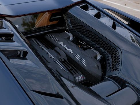 Used 2025 Lamborghini Revuelto image 56