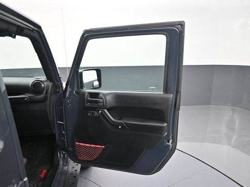Used 2018 Jeep Wrangler Unlimited Rubicon AWD/4WD image 33