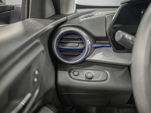 Used 2026 Chevrolet Trax LT w/ LT Convenience Package image 17