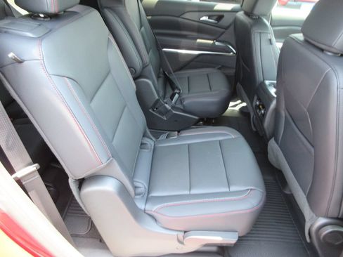 New 2026 Chevrolet Traverse Z71 w/ Driver Confidence Package AWD/4WD image 19