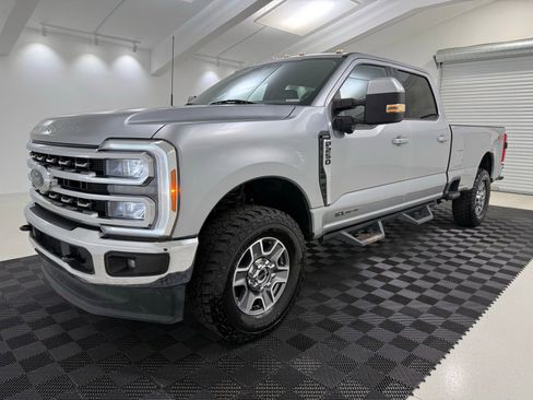 Used 2023 Ford F250 Lariat w/ FX4 Off-Road Package AWD/4WD image 3