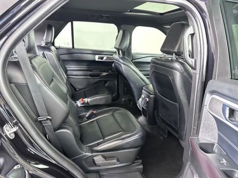 Used 2020 Ford Explorer XLT w/ Equipment Group 202A image 28