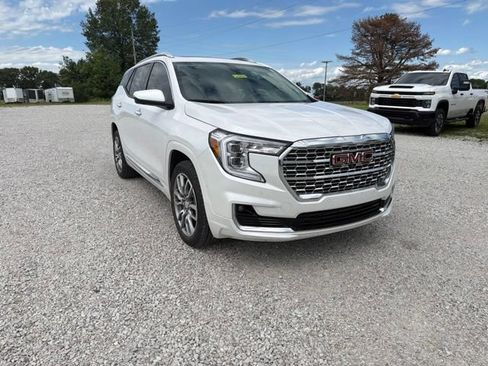 Used 2024 GMC Terrain Denali w/ Denali Premium Package AWD/4WD image 4
