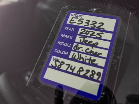 New 2025 Jeep Grand Cherokee Laredo image 40