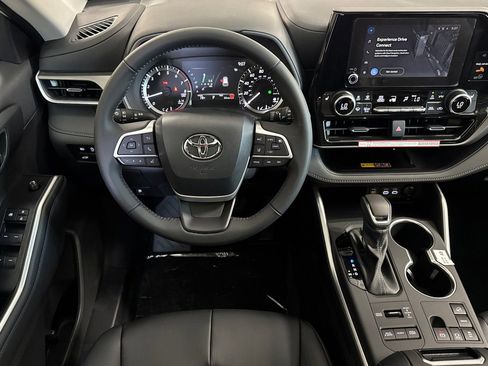 New 2026 Toyota Highlander XLE AWD/4WD image 16