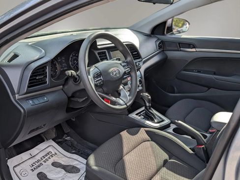 Used 2019 Hyundai Elantra SE w/ Cargo Package FWD image 10