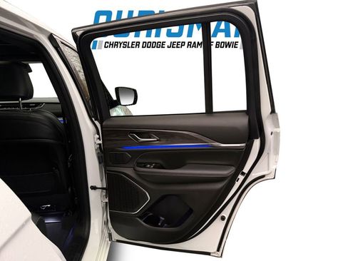 Used 2024 Jeep Grand Cherokee Overland image 17