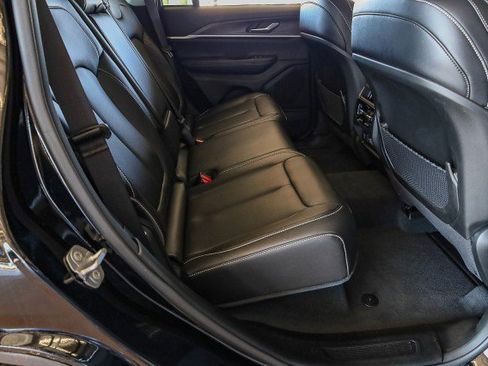 Used 2023 Jeep Grand Cherokee Limited image 35