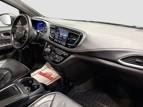 Used 2018 Chrysler Pacifica Limited w/ Advanced Safetytec Group FWD image 31