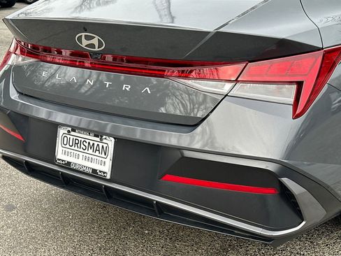 Used 2024 Hyundai Elantra SEL w/ Convenience Package image 5
