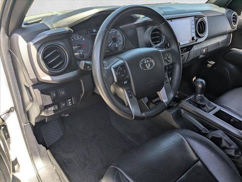 Used 2022 Toyota Tacoma TRD Sport w/ TRD Premium Sport Package AWD/4WD image 9
