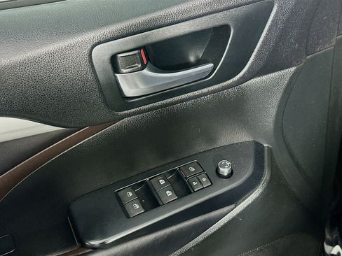 Used 2016 Toyota Highlander XLE image 15