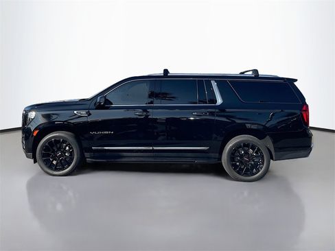 Used 2023 GMC Yukon XL SLT w/ SLT Luxury Package image 4