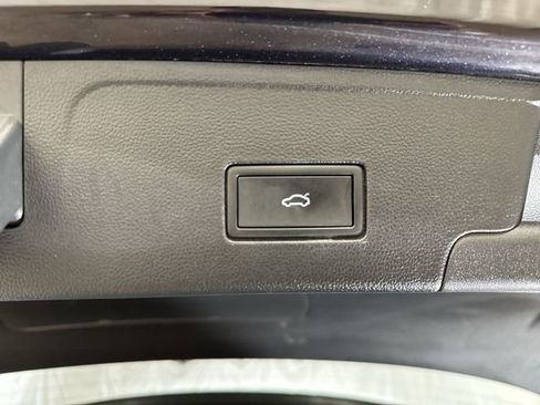 Used 2024 Volkswagen Atlas Cross Sport SE image 23