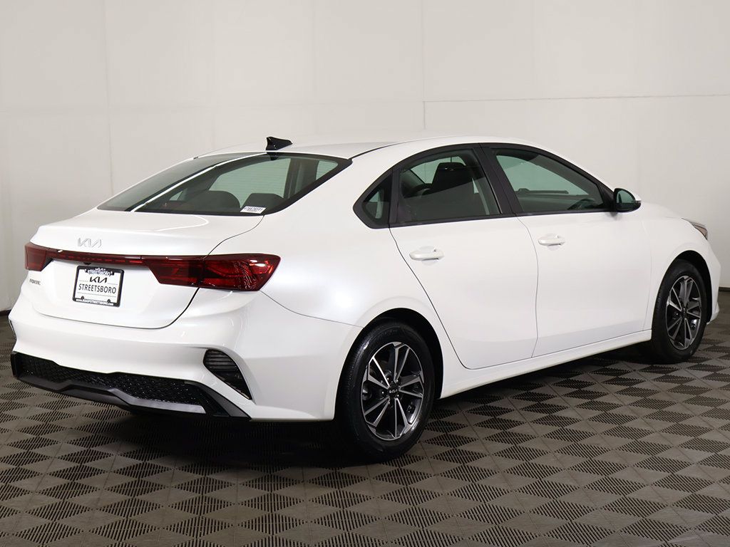 Used 2022 Kia Forte LXS w/ LXS Technology Package FWD image 12