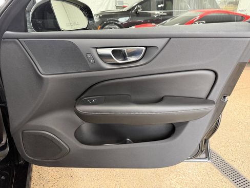 Used 2022 Volvo S60 B5 Momentum image 27