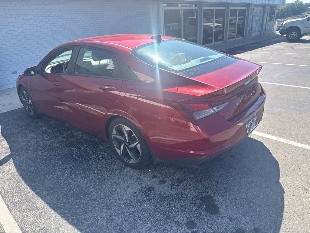 Used 2023 Hyundai Elantra SEL w/ Convenience Package FWD image 3