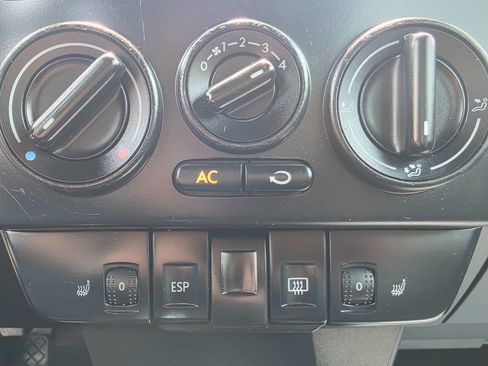 Used 2006 Volkswagen Beetle Convertible w/ Package 1 image 13
