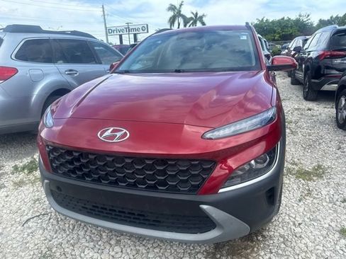 Used 2022 Hyundai Kona SEL w/ Convenience Package FWD image 2