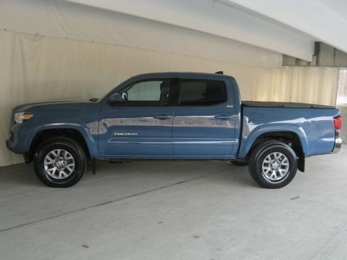 Used 2019 Toyota Tacoma SR5 image 21