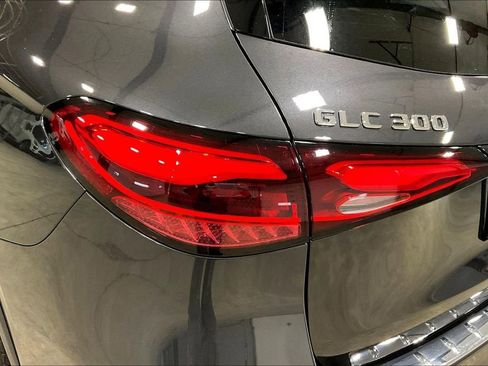 Used 2025 Mercedes-Benz GLC 300 4MATIC image 23