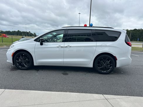 New 2026 Chrysler Pacifica Limited w/ S Appearance Package image 7