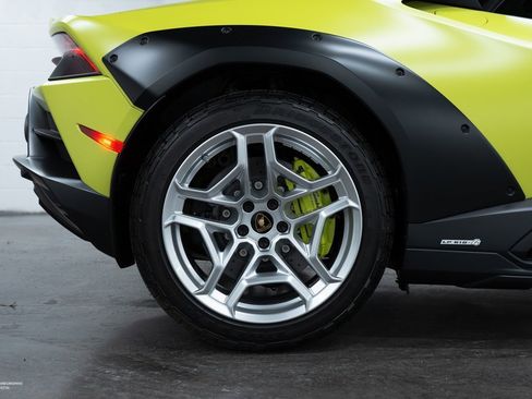 Used 2024 Lamborghini Huracan Sterrato image 16