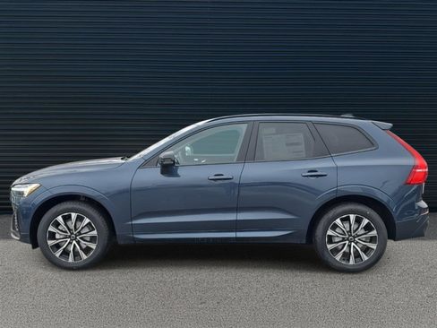 Used 2025 Volvo XC60 B5 Core w/ Climate Package image 2