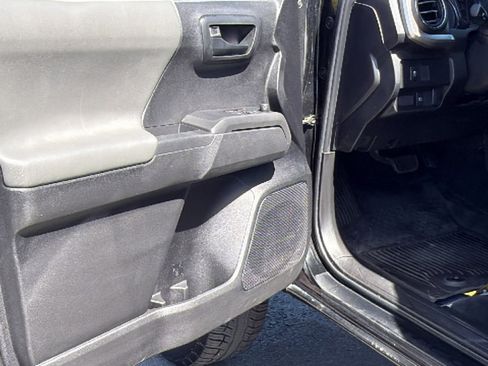 Used 2022 Toyota Tacoma SR5 w/ SR5 Appearance Package (SM) image 23