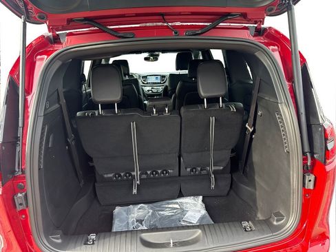 New 2026 Chrysler Pacifica Select image 11