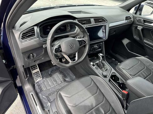 Used 2024 Volkswagen Tiguan SEL R-Line image 2
