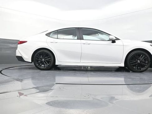 Used 2026 Toyota Camry SE FWD image 38