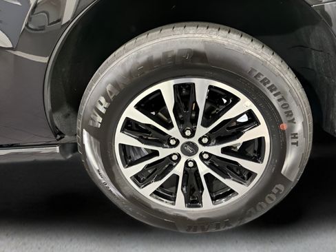 Used 2025 Ford Expedition Platinum AWD/4WD image 37