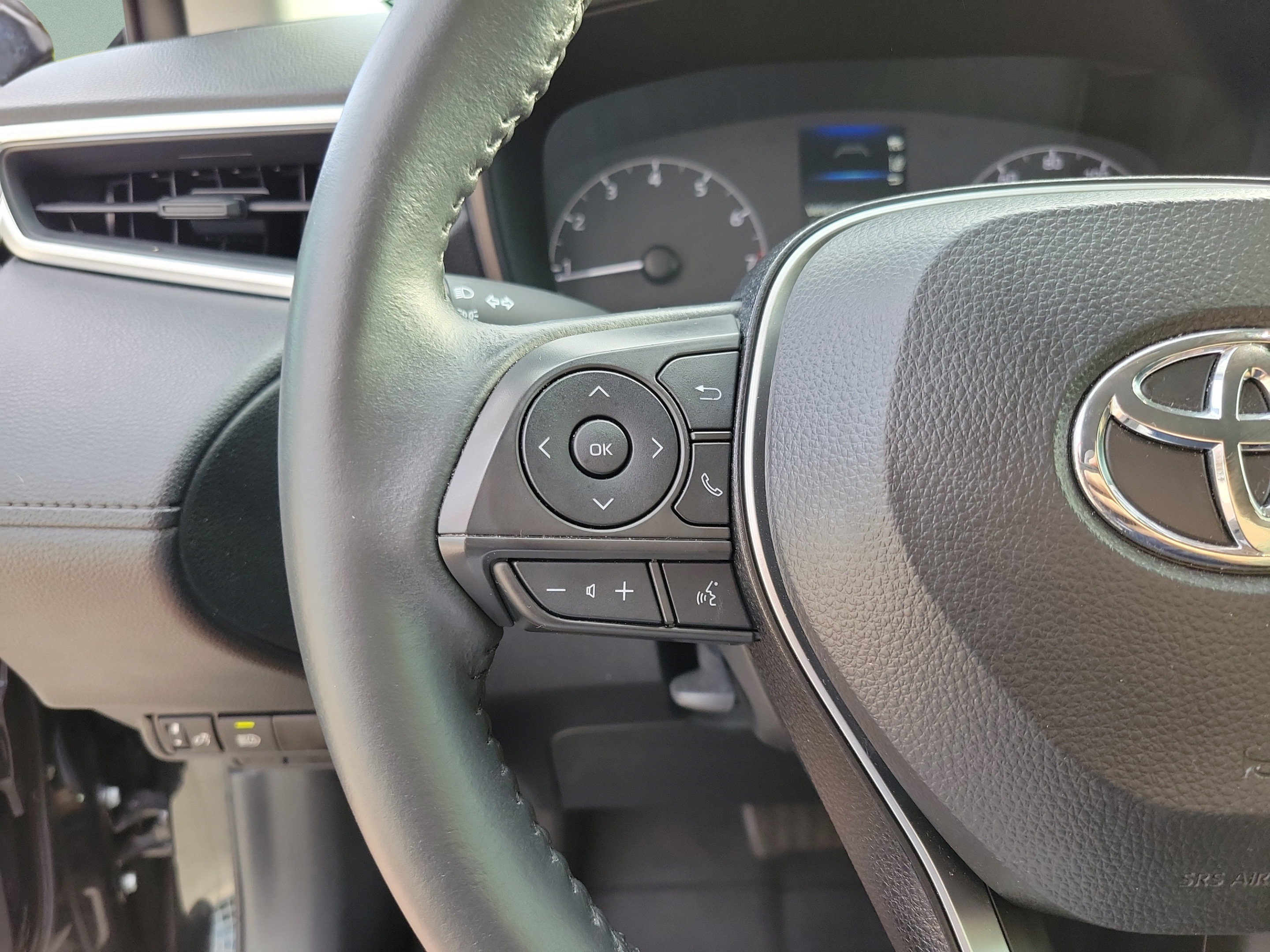 Used 2024 Toyota Corolla Cross LE FWD image 15