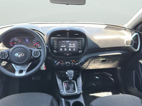 Used 2020 Kia Soul S FWD image 31