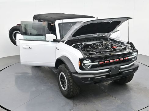 Used 2024 Ford Bronco Outer Banks w/ Sasquatch Package AWD/4WD image 38