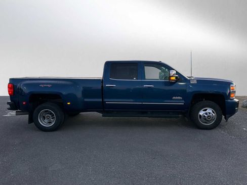 Used 2015 Chevrolet Silverado 3500 High Country w/ Duramax Plus Package image 2