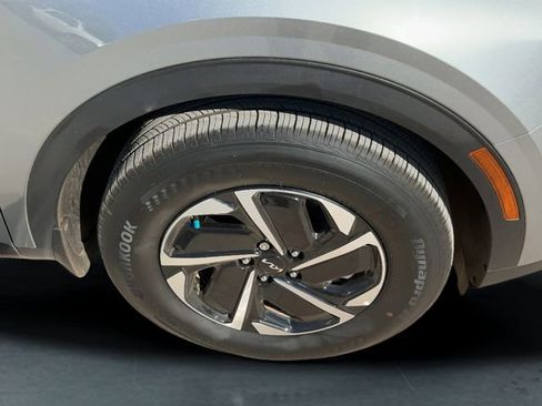 Certified 2025 Kia Sportage LX image 24