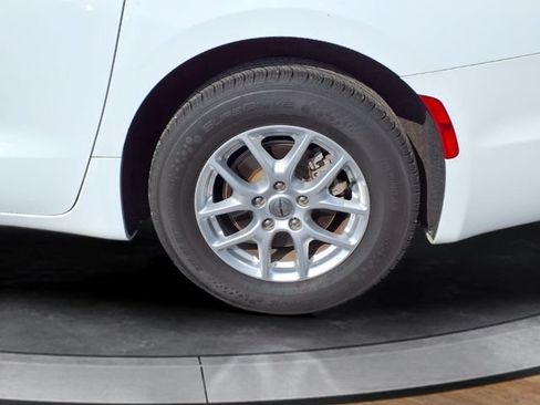 Used 2023 Chrysler Pacifica Touring-L FWD image 18