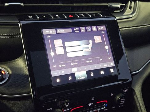 New 2025 Jeep Grand Cherokee Altitude image 22