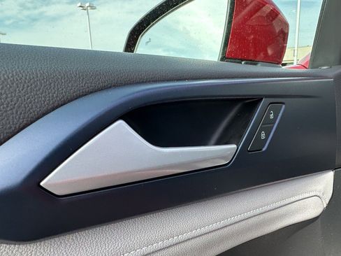 Used 2024 Volkswagen Taos SE w/ Panoramic Sunroof Package image 12