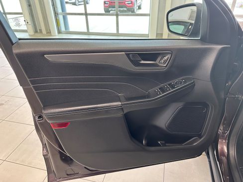 Used 2023 Ford Escape Active w/ Tech Pack #1 AWD/4WD image 11