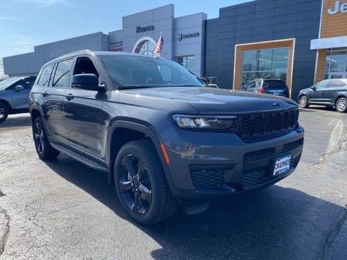 New 2025 Jeep Grand Cherokee L Laredo image 2