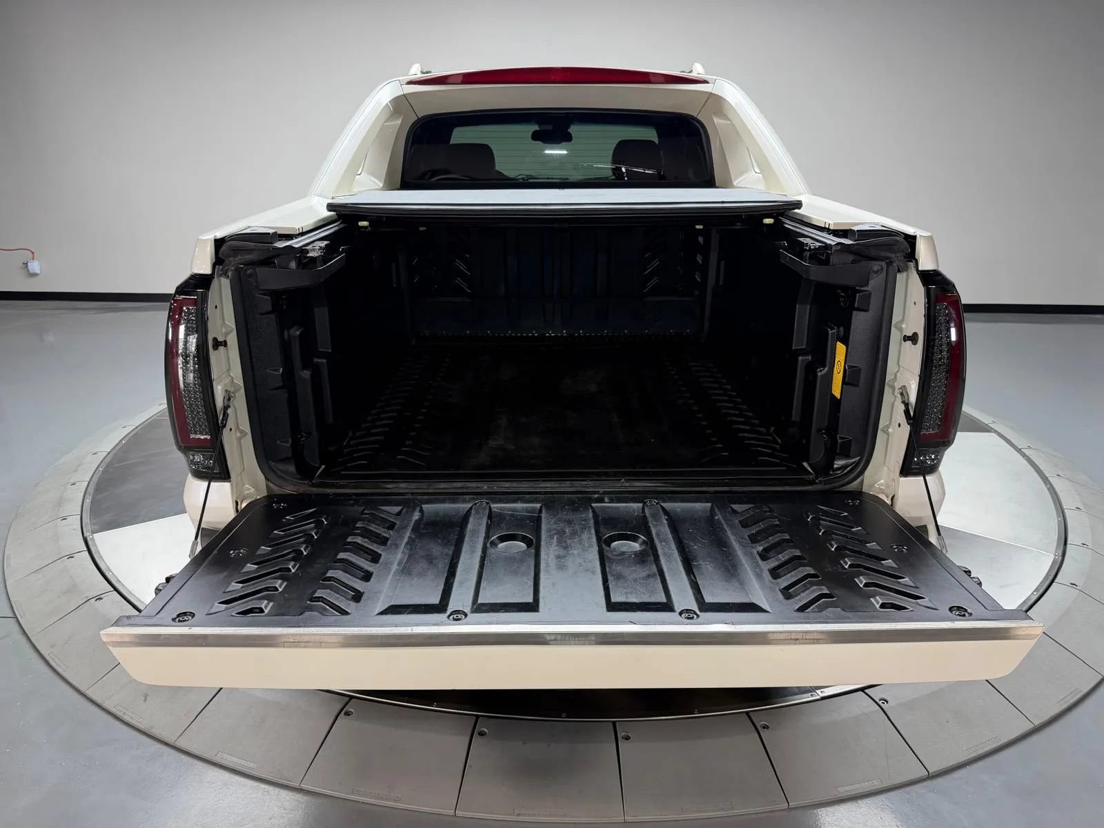 Used 2008 Cadillac Escalade EXT AWD/4WD image 5
