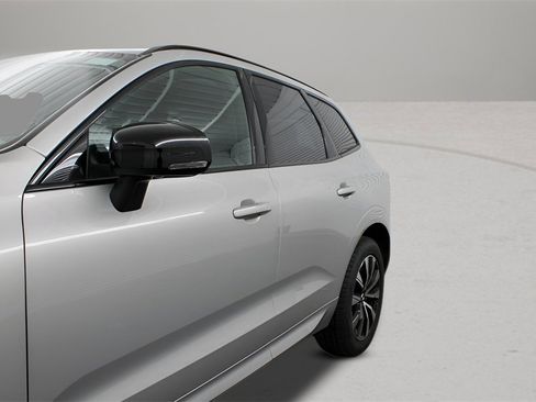 Certified 2025 Volvo XC60 B5 Plus image 31