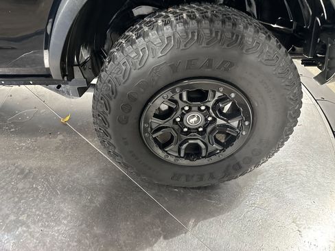 Used 2023 Ford Bronco Wildtrak image 12