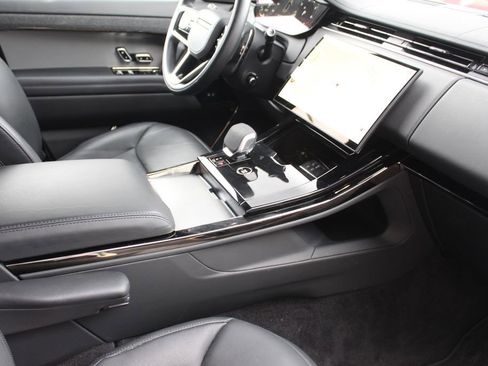 Used 2025 Land Rover Range Rover Sport SE image 26
